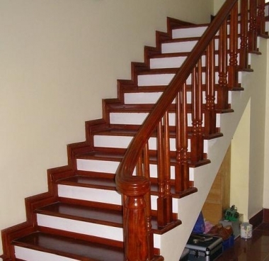 Tay vịn cầu thang gỗ căm xe đẹp giá tốt Tay vịn cầu thang gỗ căm xe đẹp giá tốt