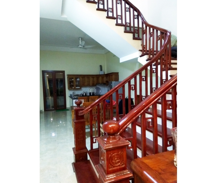 Tay vịn cầu thang gỗ căm xe đẹp giá tốt Tay vịn cầu thang gỗ căm xe đẹp giá tốt