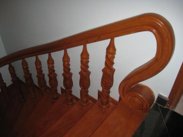 Tay vịn cầu thang gỗ căm xe đẹp giá tốt Tay vịn cầu thang gỗ căm xe đẹp giá tốt