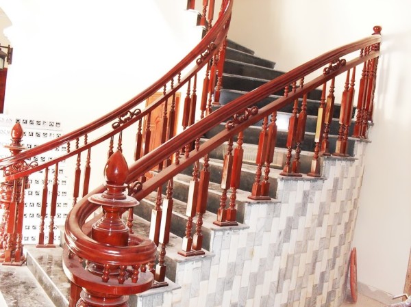 Tay vịn cầu thang gỗ căm xe đẹp giá tốt Tay vịn cầu thang gỗ căm xe đẹp giá tốt
