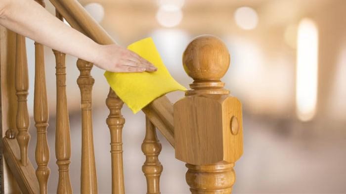 Thi công cầu thang kính cường lực tay vịn gỗ cao cấp tại Hà Nội