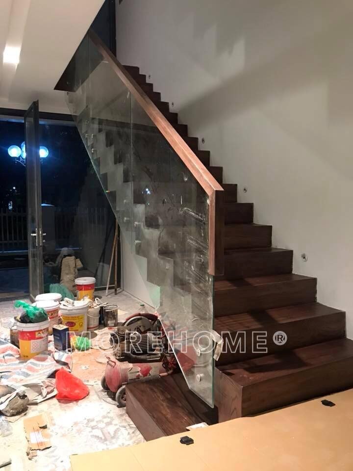 Cầu thang kính cường lực